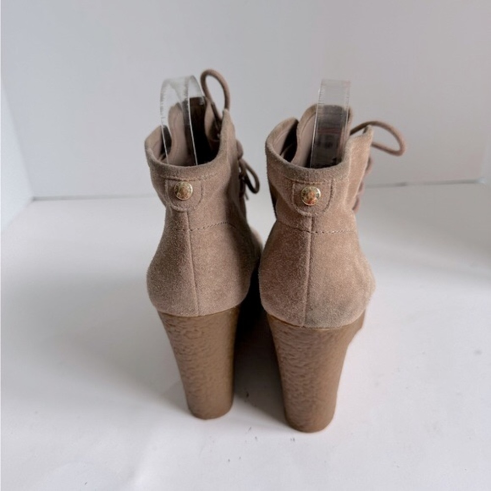 Michael Michael Kors Tan Suede Wedge Lace-Up Moc Toe Boots. Size 8.5M - Picture 6 of 12